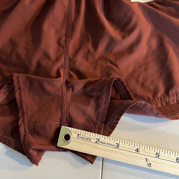 Vuori Clementine 2" Shorts Maroon Drawstring Lined VW304 Women's Size Small - Picture 7 of 7
